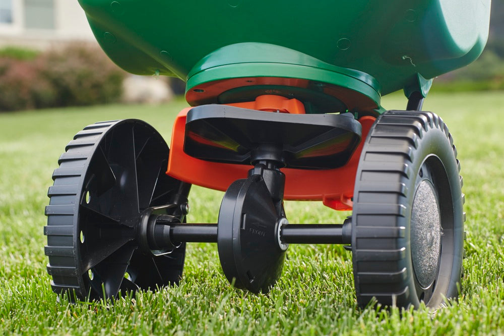 Scotts® Turf Builder® Edgeguard® Mini Broadcast Spreader - Fort
